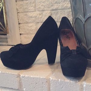 Seychelles Ampersand black suede platforms